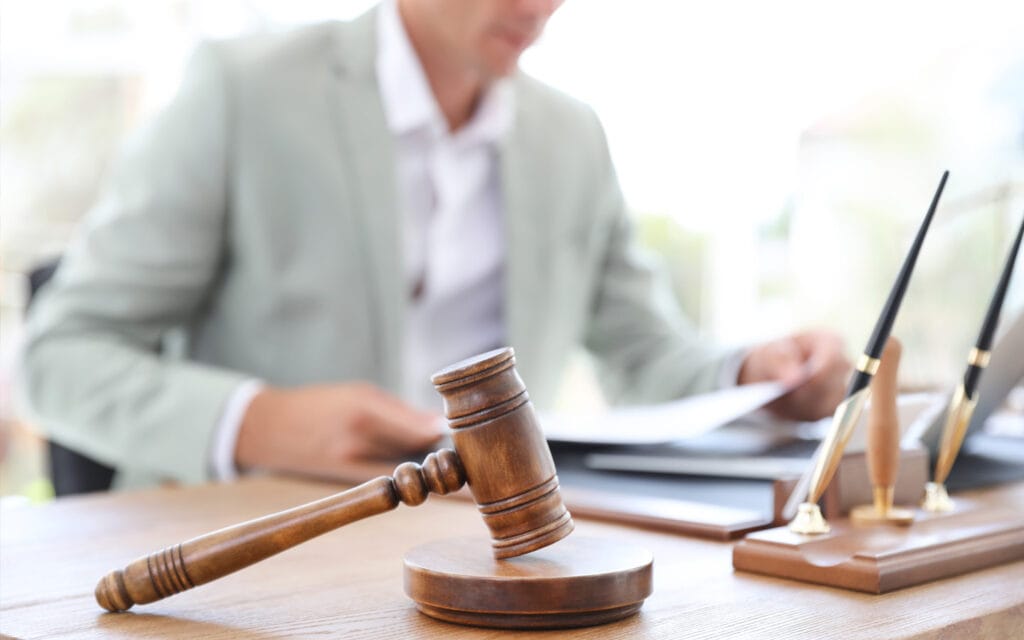 رفع دعوى قضائية في الإمارات